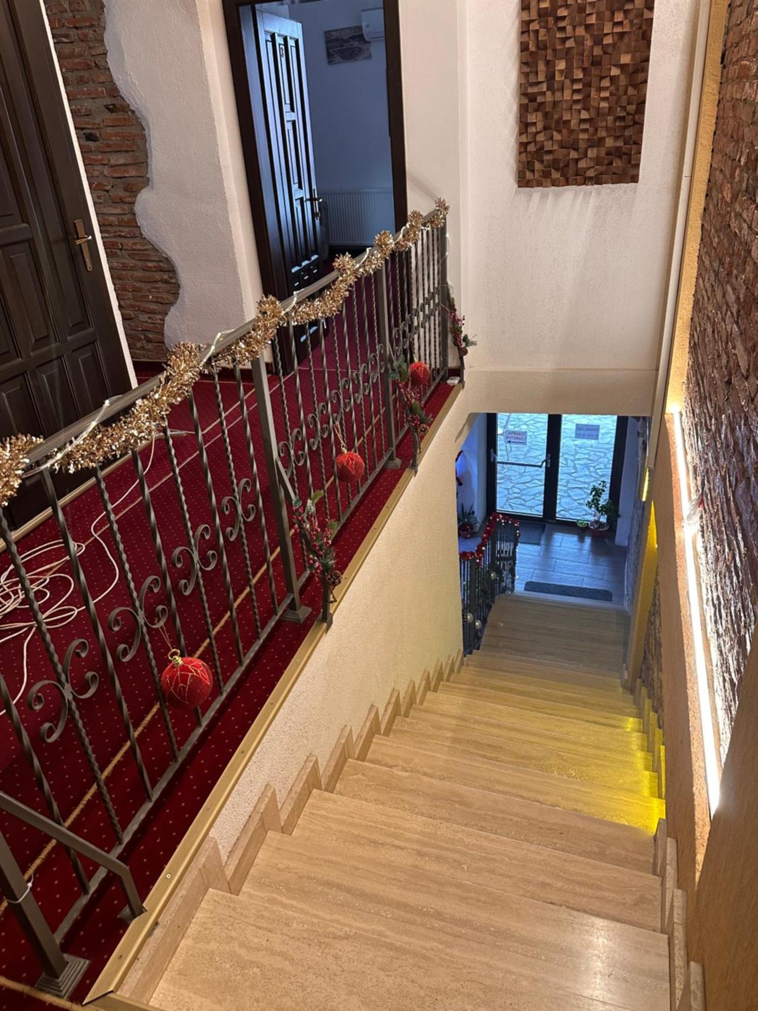 Pensiunea Sada Făgăraş Exteriör bild