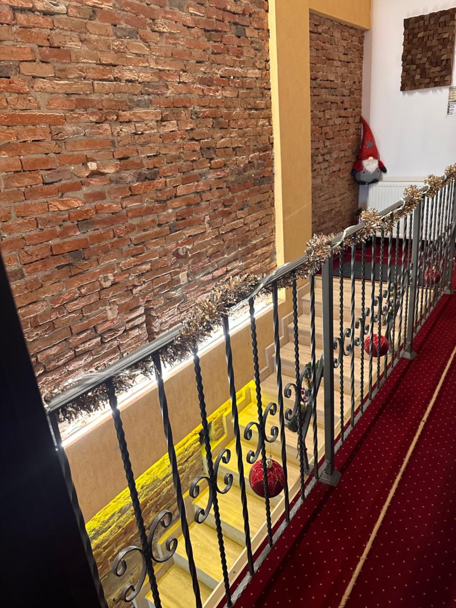 Pensiunea Sada Făgăraş Exteriör bild