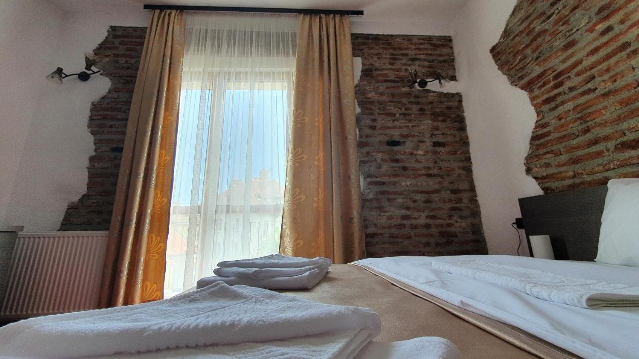 Pensiunea Sada Făgăraş Exteriör bild