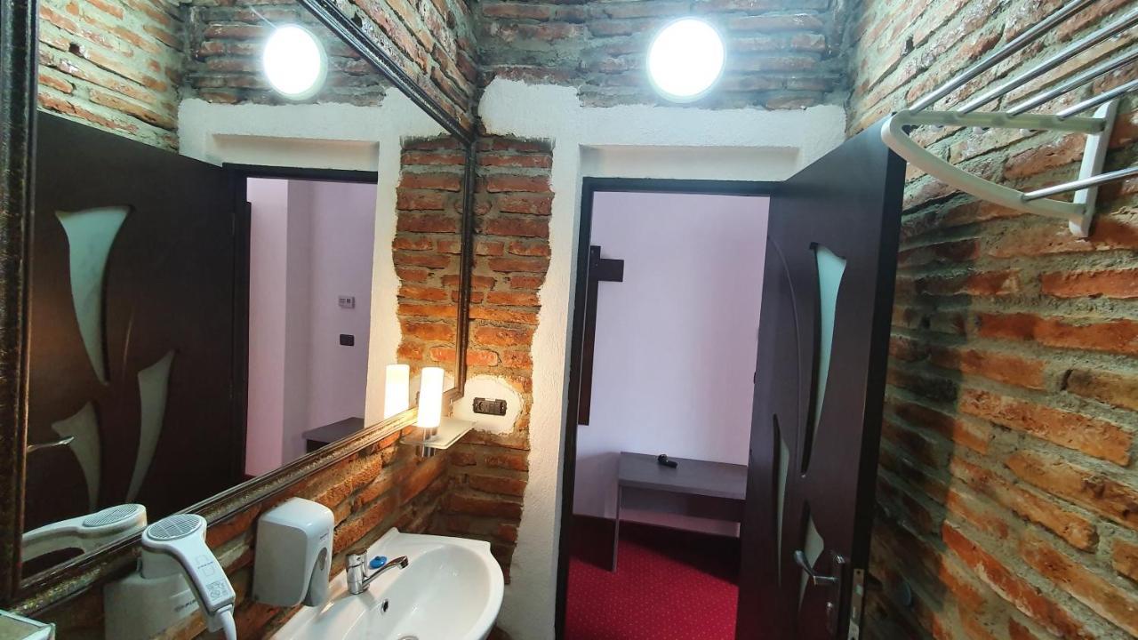 Pensiunea Sada Făgăraş Exteriör bild